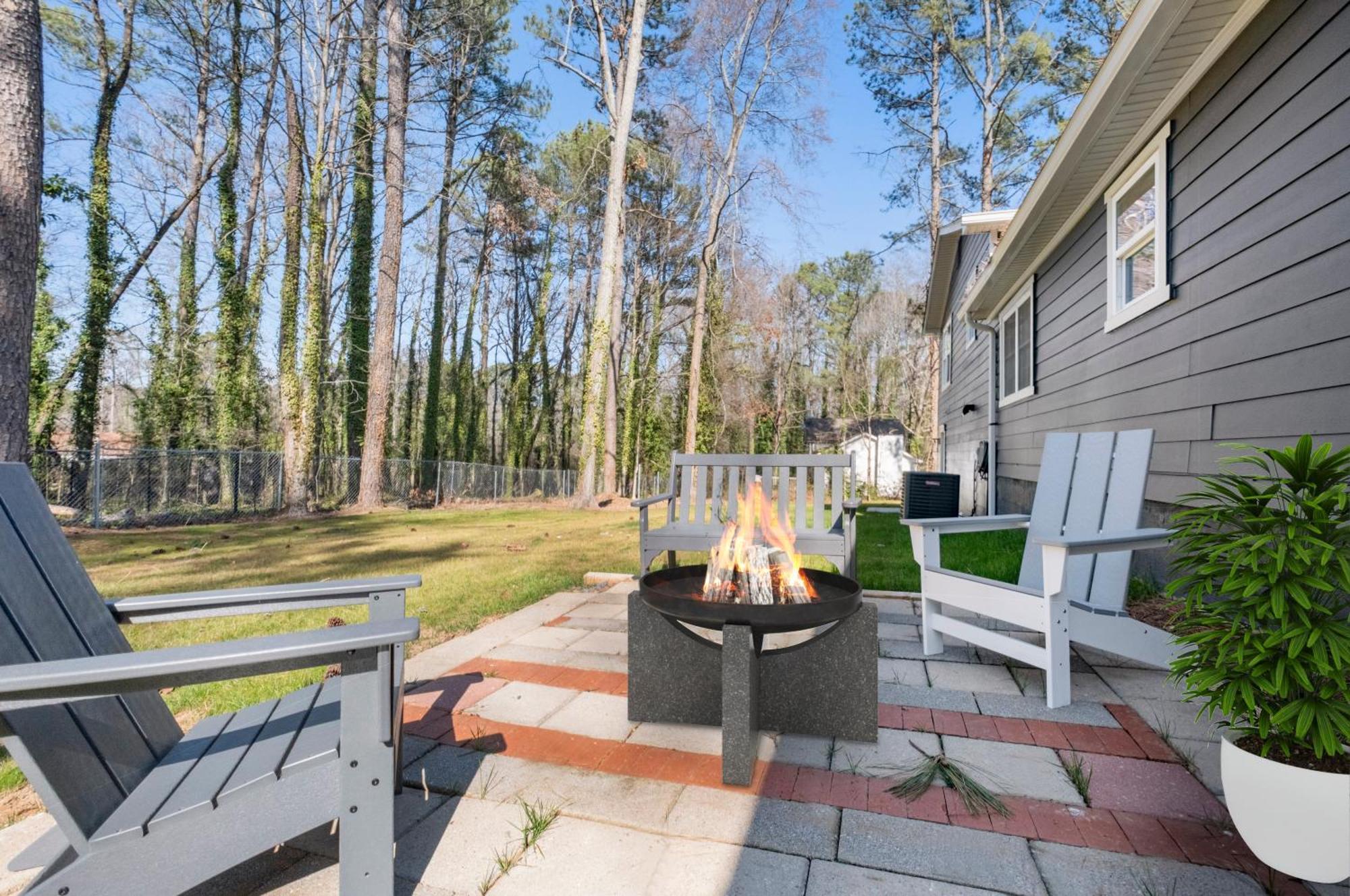 Outdoor Projector, Arcade, Fire Pit, 2 Car Garage, 2 Living Rooms Snellville Exterior foto
